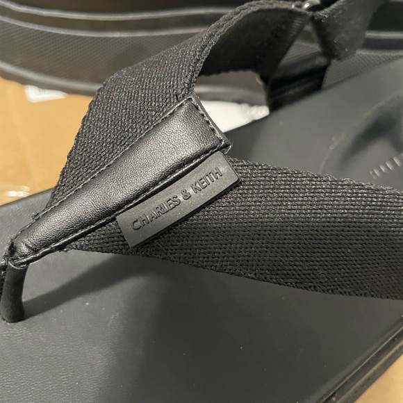 CHARLES & KEITH thong Sandals - Picture 5 of 6